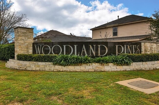 Building Photo - 1907 Wooded Acres Dr