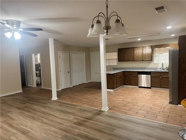 Building Photo - 2191 Beecher Cir SW