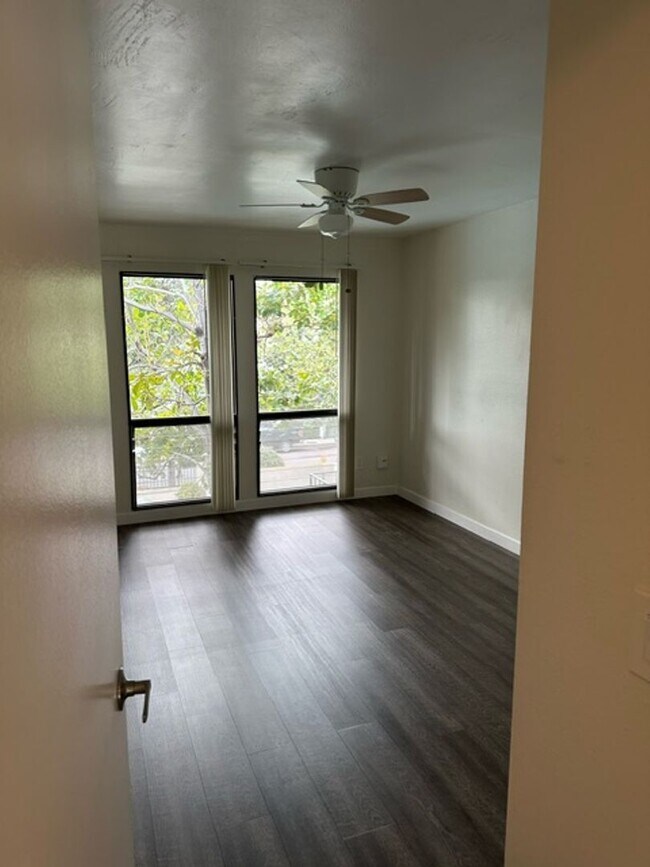 Building Photo - 2507 Navarra Dr