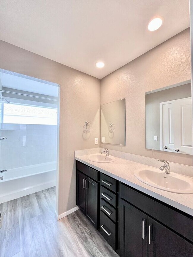 Building Photo - Charming Two-Story Home for Rent in the De...