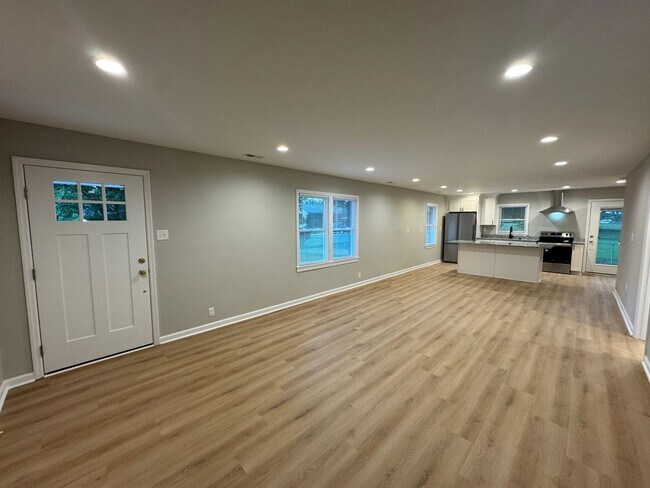 Building Photo - 4 Bed, 2.5 Bath with Park Access in the perfect location in Nicholasville! Stainless Steel Applia...