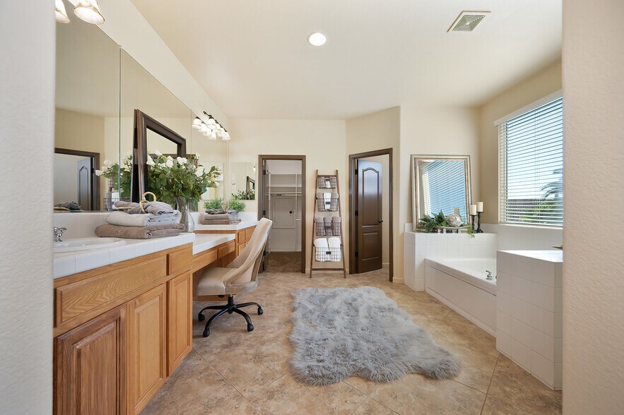 Building Photo - 8441 Briggs Dr