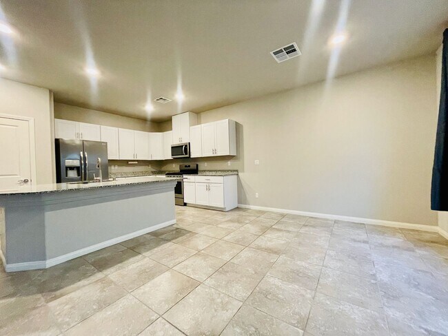 Building Photo - Newer 5 Bd, 3 Bth, Bonus Room, Open Floor ...