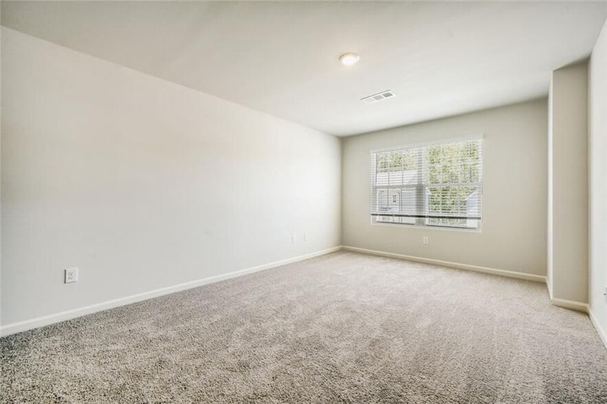 Building Photo - 5980 Skylar Dr