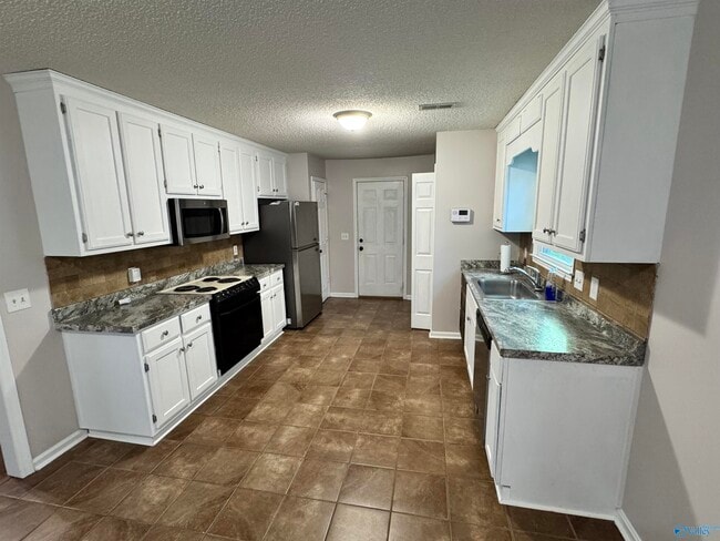 Building Photo - 235 Shadowbrook Ln NE