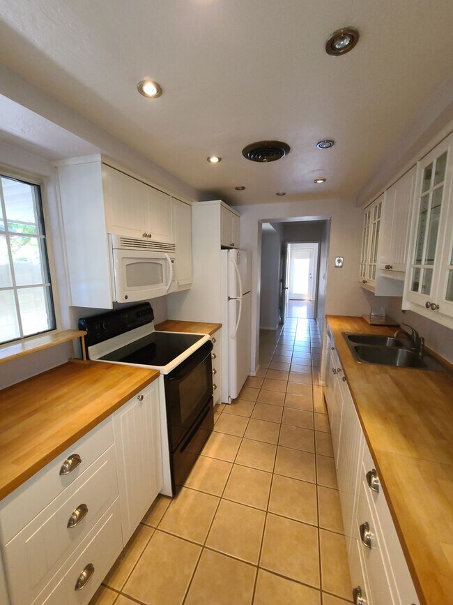 Building Photo - Classic Woodlea Charm with Modern Updates