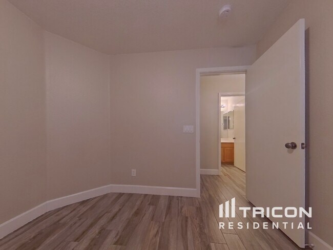 Building Photo - 2191 S 160th Ln