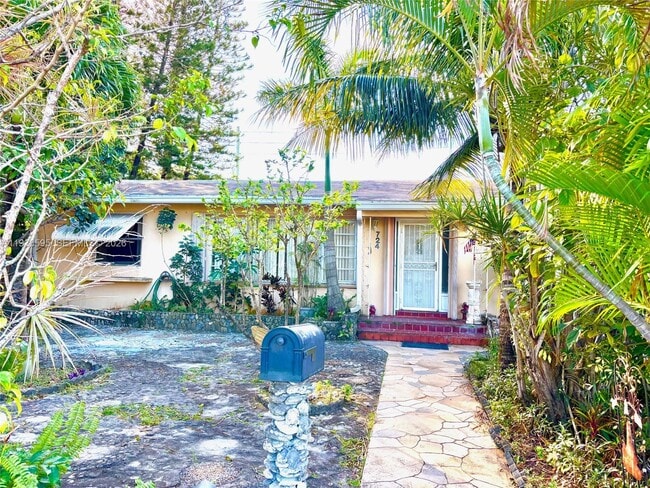 Building Photo - 724 Moffett St