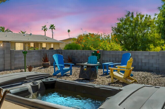 Building Photo - 11031 W Cumberland Dr