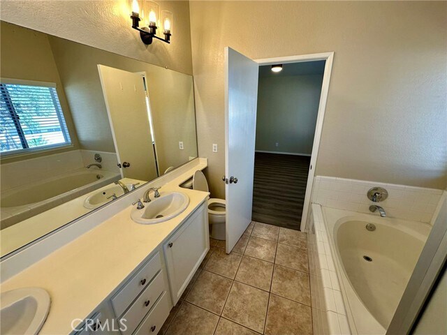 Building Photo - 3680 N Live Oak Ave