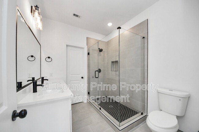 Building Photo - 2708 Bostic St