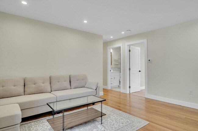 Building Photo - 52 Holyoke St