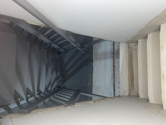 Building Photo - 2432 Etting St