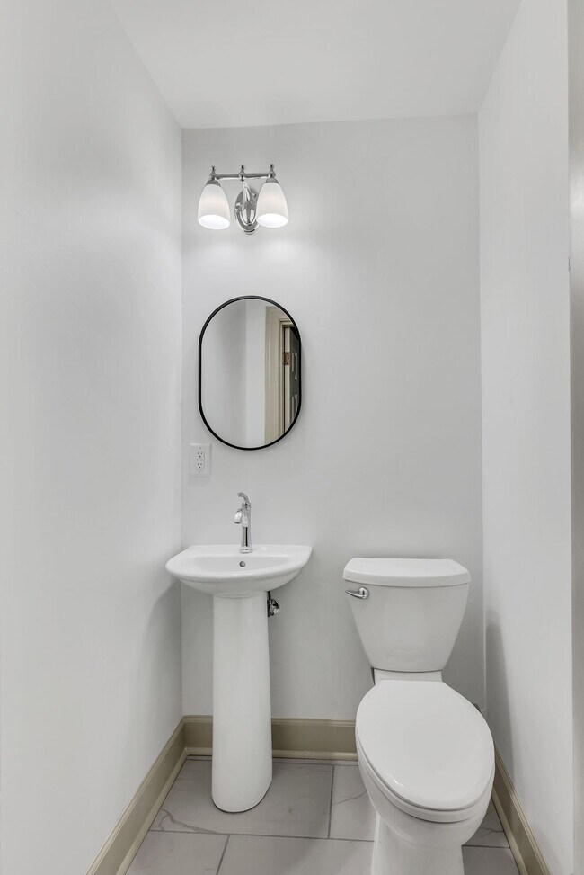 Building Photo - 5040 Stillwood Dr