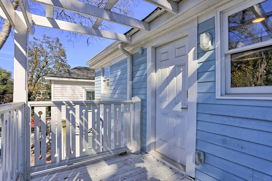 Building Photo - 303 W Park Ave