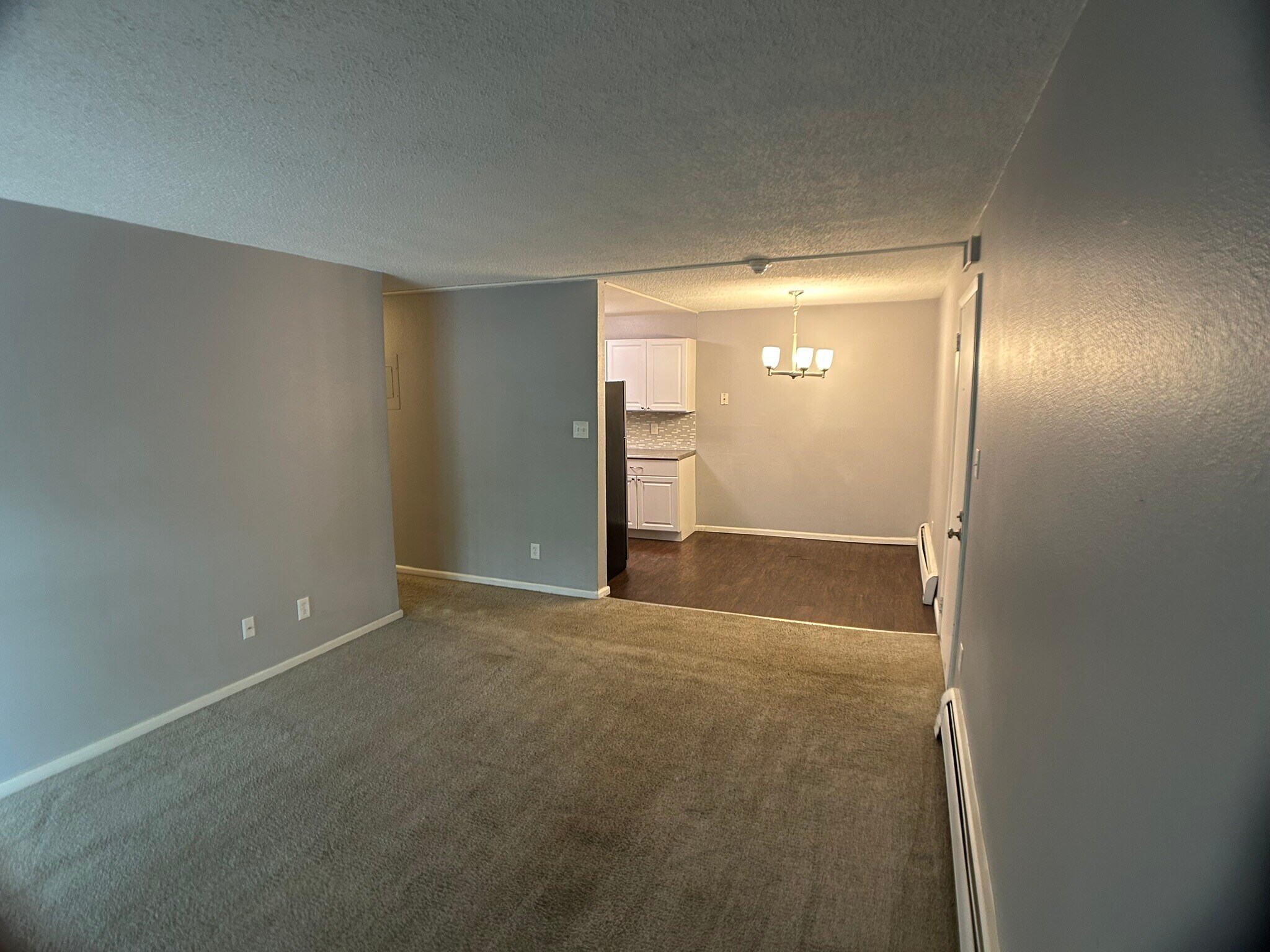 Building Photo - 1400 Golden Cir