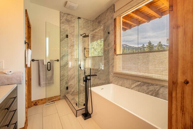 Building Photo - Stunning 4-Bedroom Home with Amazing Views, EV Charger & Solar in Big Bear!