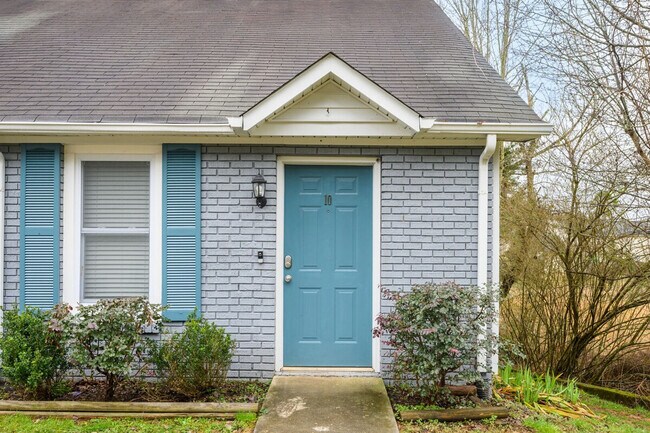 Building Photo - 10 Jill Ln