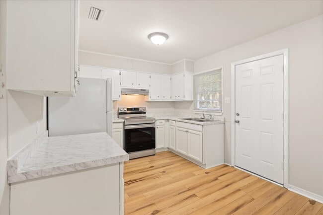 Building Photo - UPCOMING LISTING