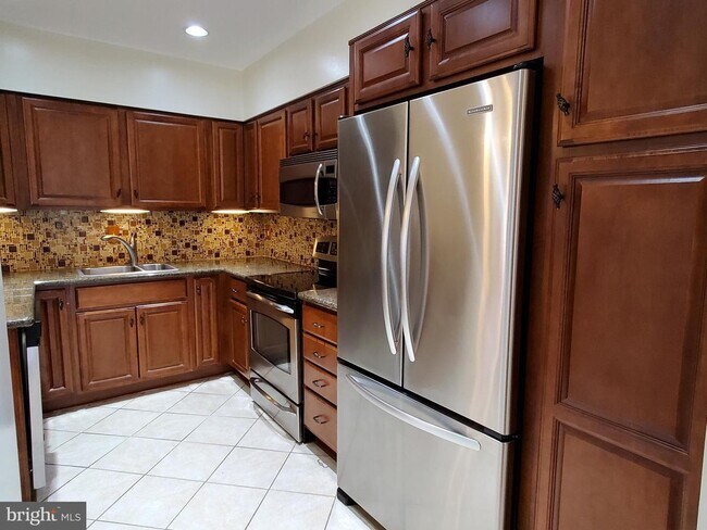 Building Photo - 6050 California Cir