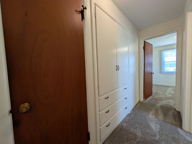Building Photo - Nice 3 bed/1 bath with large backyard and ...