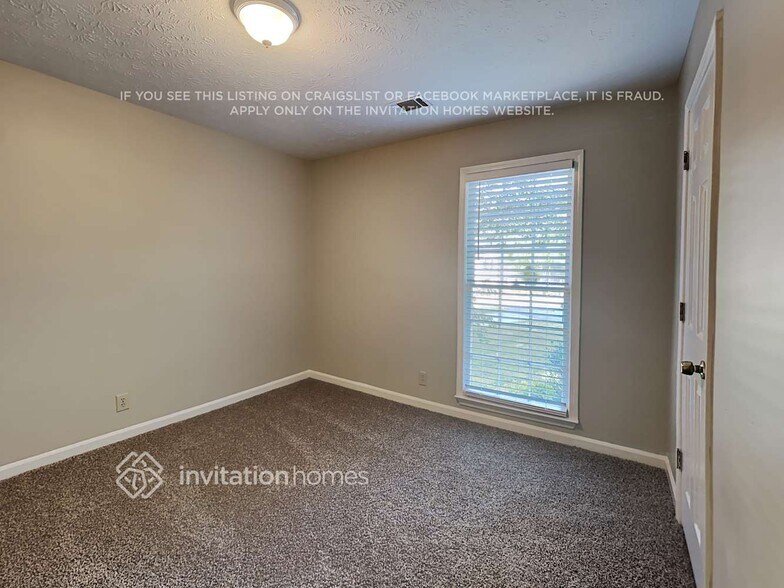 Building Photo - 561 Black Creek Dr
