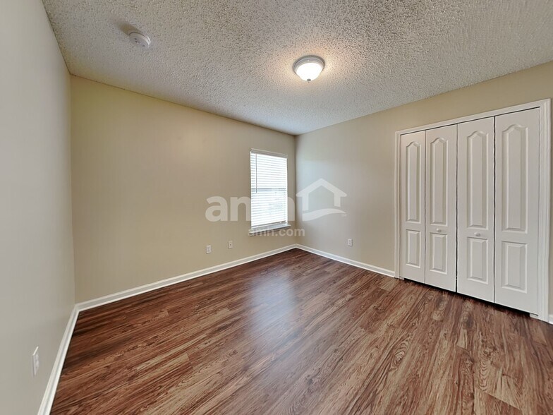 Building Photo - 14131 Crestwick Dr E