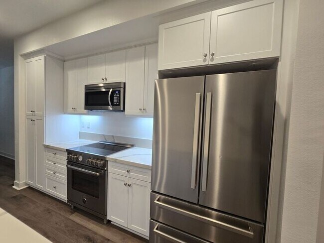 Building Photo - Modern Oceanside Home with Spacious Layout in a Desirable Community