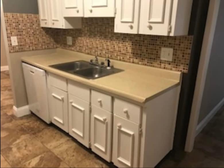 Building Photo - 6821 Wildwood Ct