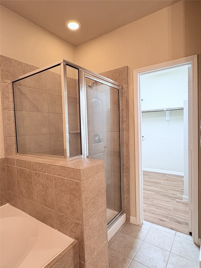 Building Photo - 18412 Sunrise Oaks Ct