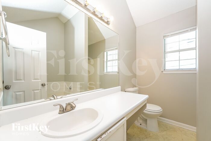 Building Photo - 6388 Phillips Ct