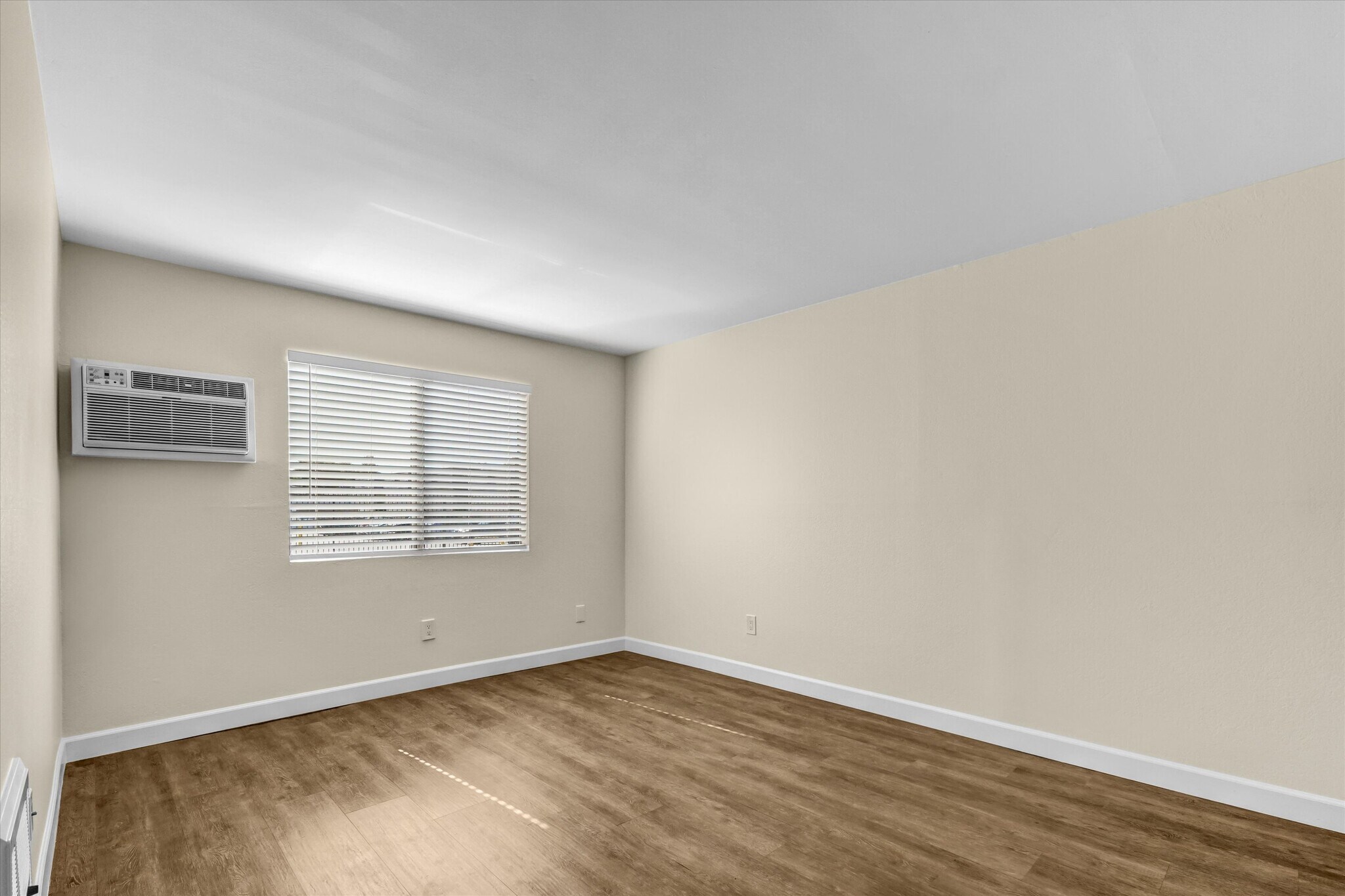 Building Photo - 18530 Hatteras St