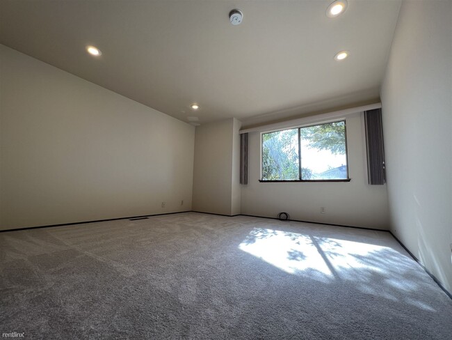 Building Photo - 4 br, 2.5 bath House - 16245 Jackson Oaks ...