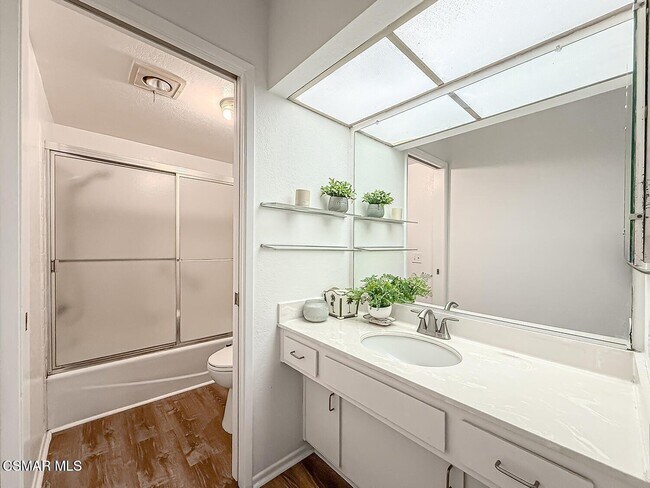 Building Photo - 560 Chapala Dr