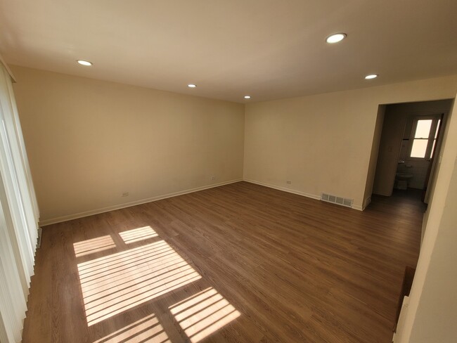Building Photo - 8950 Skokie Blvd