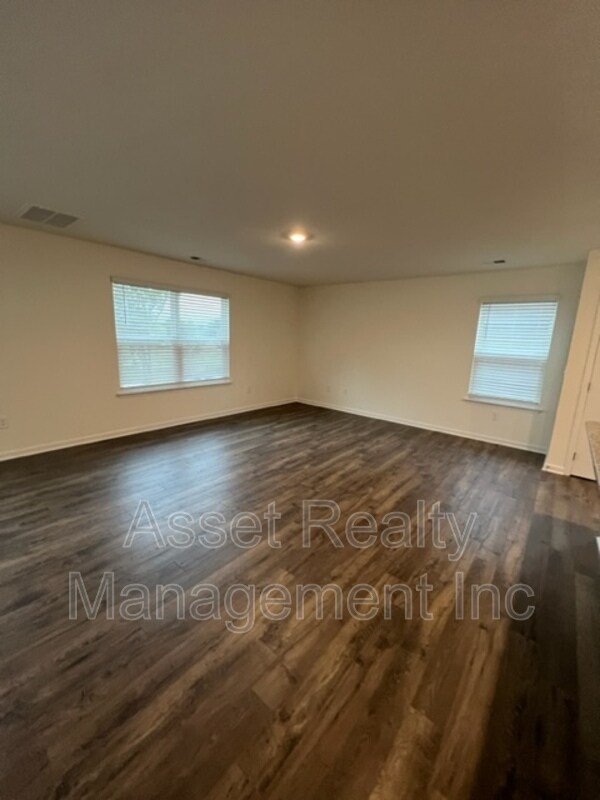 Building Photo - 323 Everleigh Cir