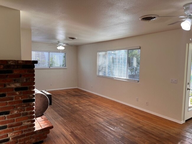 Building Photo - 3 Bedroom w/ Bonus Room on Westside Redding