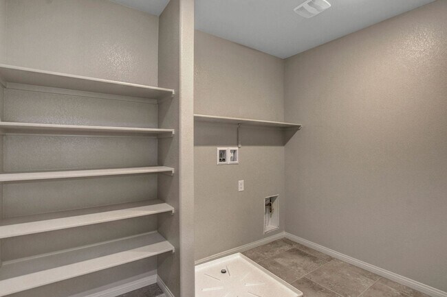 Building Photo - 2021 SINGLE FAMILY HOME IN GATED COMMUNITY