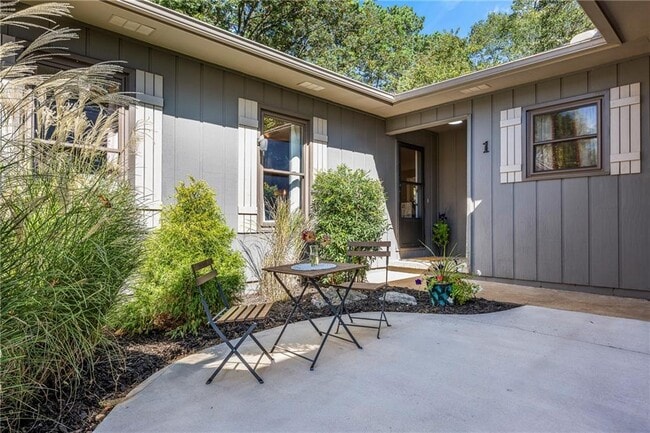 Building Photo - 1 Penzance Dr