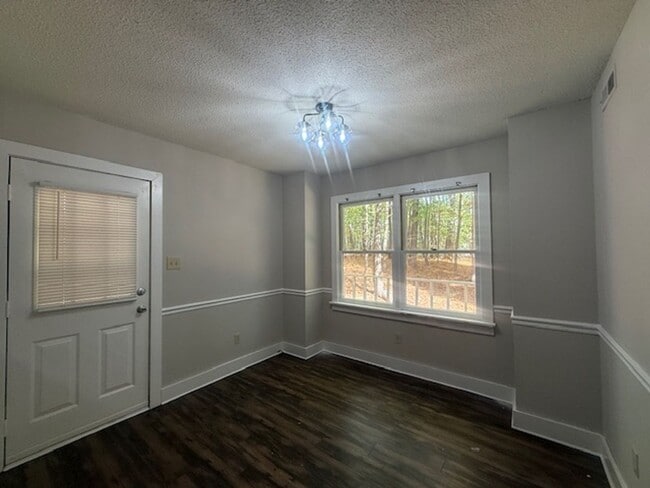 Building Photo - 118-122