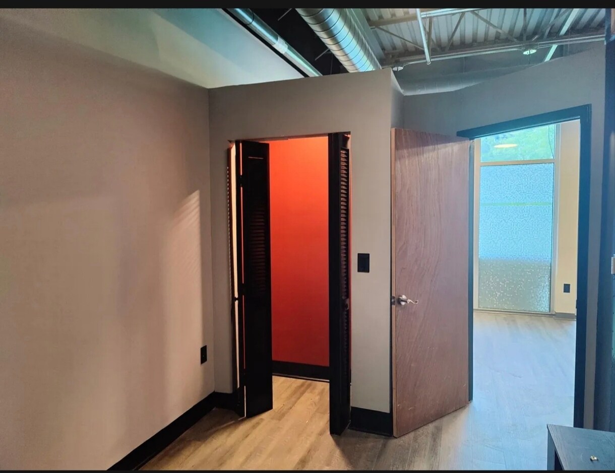 Second bedroom - 5200 Peachtree Rd