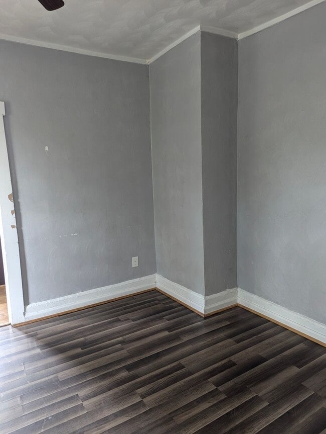 Building Photo - MOVE IN READY 4 Bedroom in the Heart of Portsmouth!