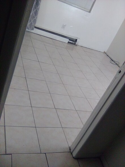 Building Photo - 516 Lincoln Hwy