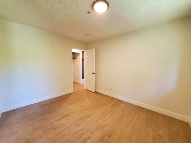 Building Photo - 37426 Parish Cir