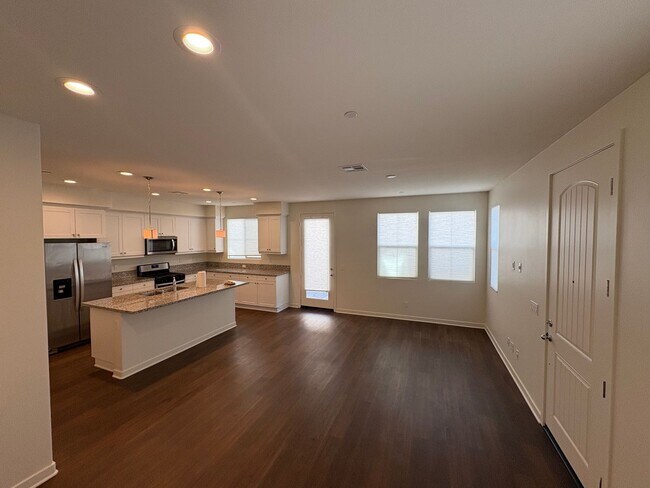 Building Photo - Spacious 3-Bedroom Townhome with Garage and Solar