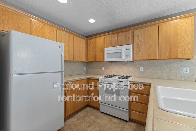 Building Photo - 20176 SW Bernice Ln