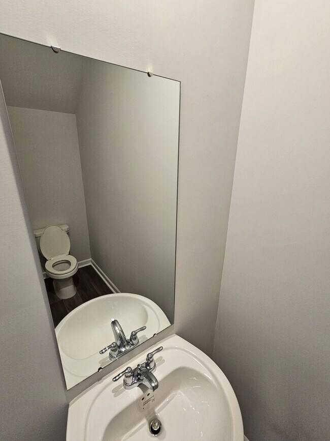 Building Photo - Waterfall Villages - 5 Bedroom- 2.5 Bath