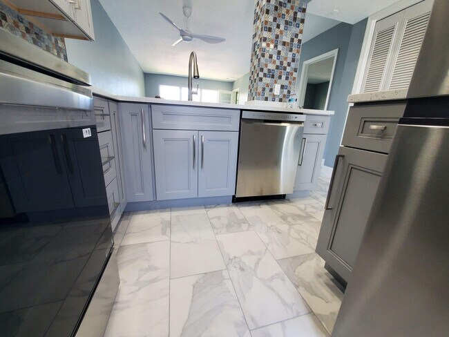 Building Photo - 1481 S Ocean Blvd