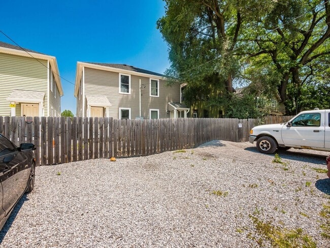 Building Photo - 417 E 18th Ave