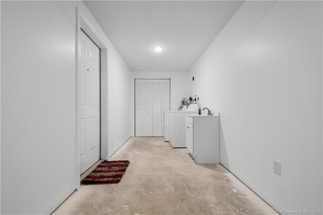 Building Photo - 1 Alicia Ln